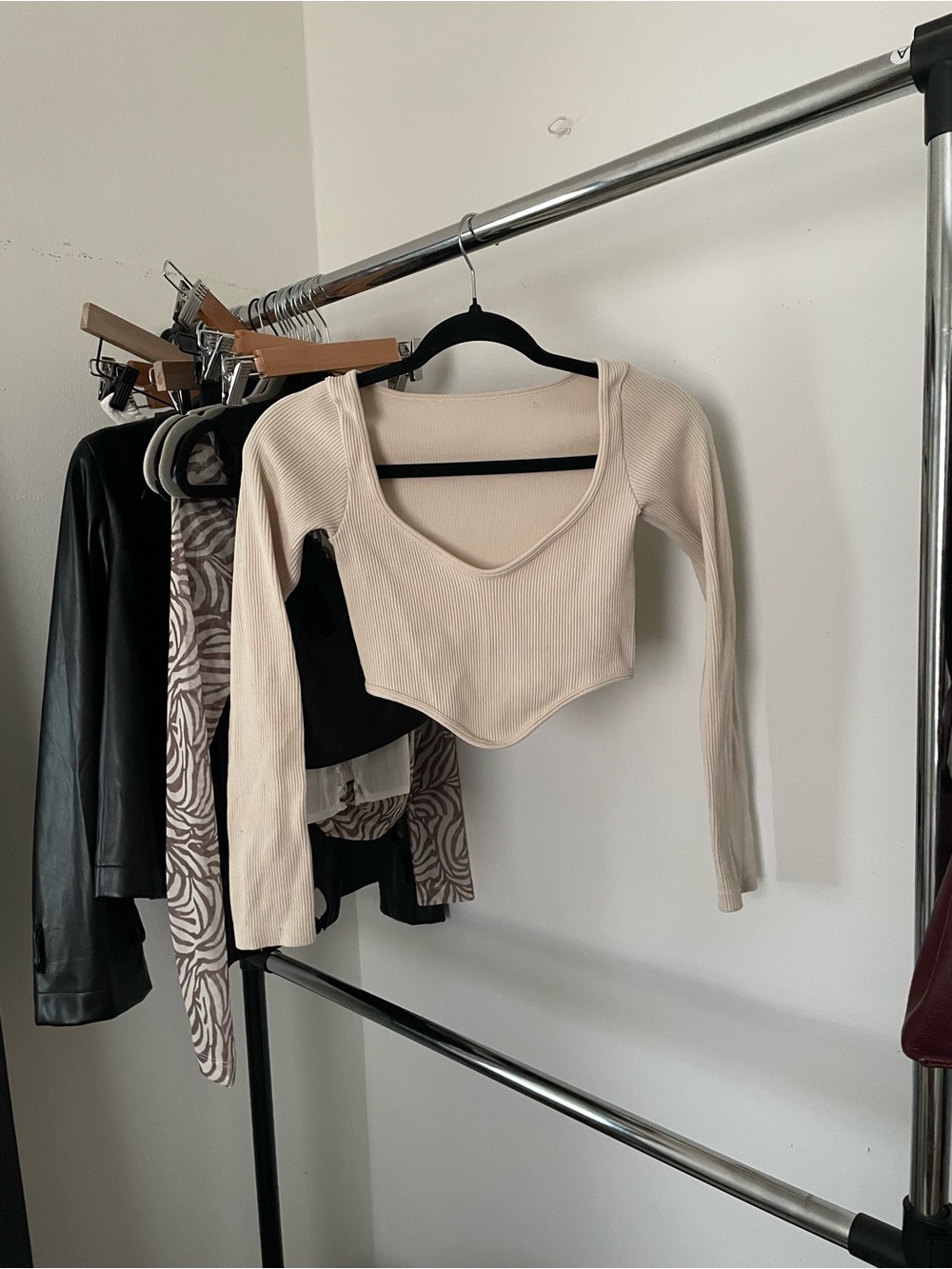 3/$15 Zara Cream Ribbed Scoop-Neck Long Sleeve Crop Top